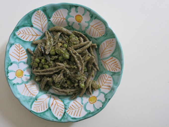 Pasta with Artichokes, peas and mint 