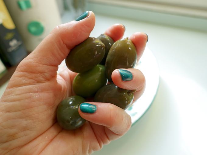 Olives Elizabeth Minchilli