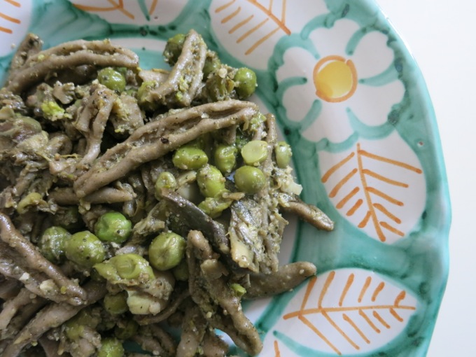 Pasta with Artichokes, peas and mint 