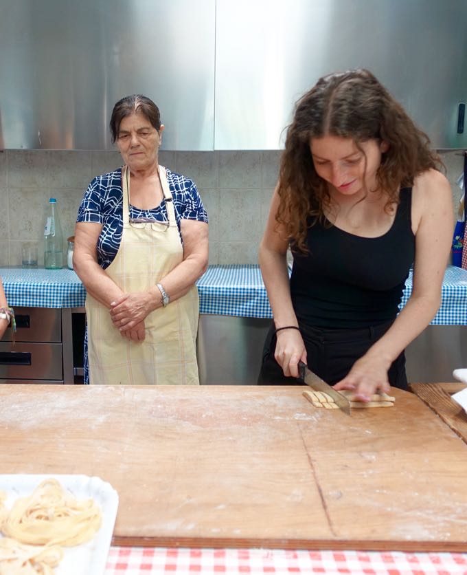 making pasta in umbria {video} - Elizabeth Minchilli