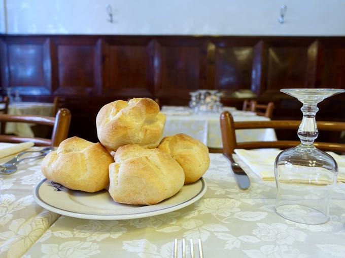10 rules for eating bread in italy